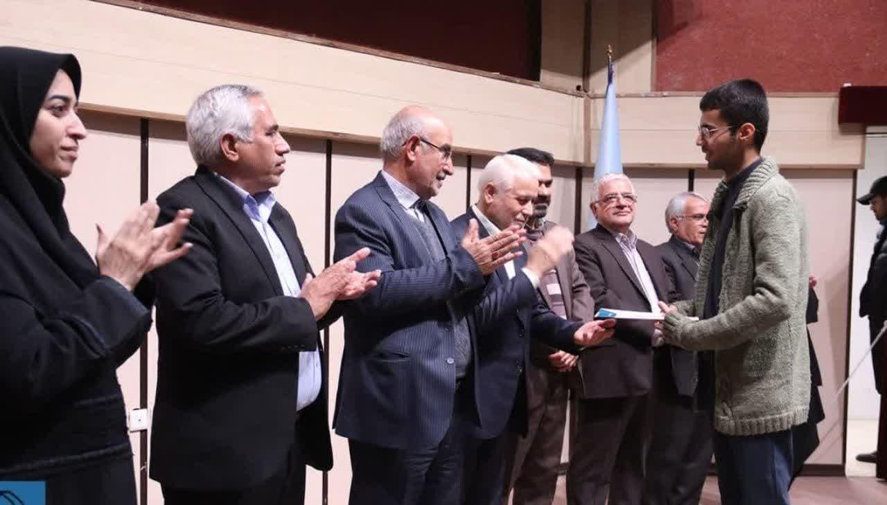 تجلیل از دانشجویان برتر المپیادی دانشگاه یزد با طعم شب یلدا