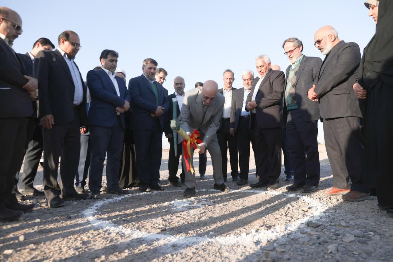 کلنگ احداث ۱۰۰۰ واحد خوابگاه متاهلین دانشگاه یزد:
