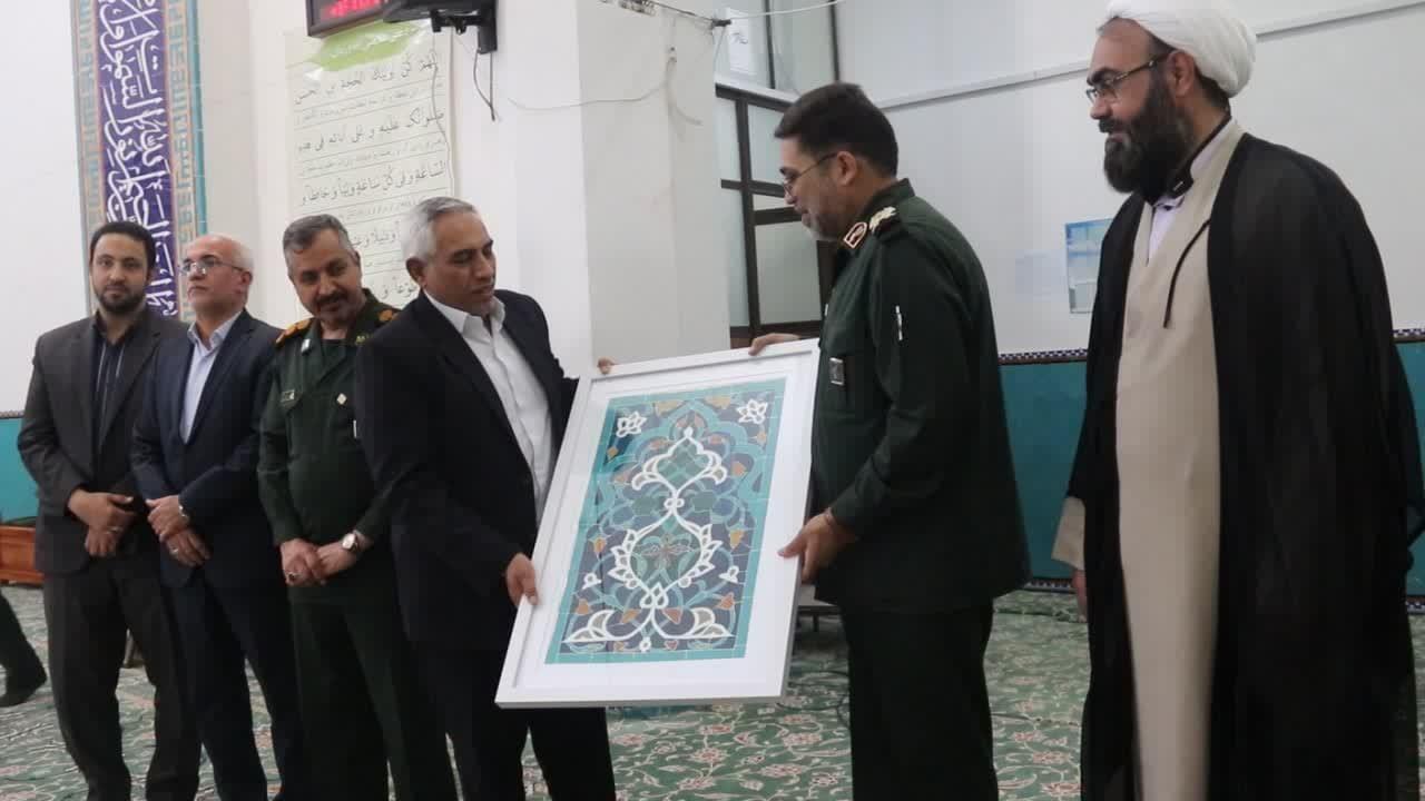 تقدیر رئیس دانشگاه یزد از فرمانده سپاه الغدیر استان یزد در سالروز تشکیل سپاه پاسداران