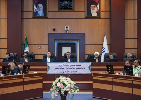 استاندار مرکزی: انرژی خورشیدی تنها راه مقابله تولید با ناترازی‌ها است