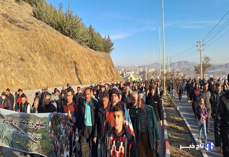 برگزاری همایش پیاده‌روی خانوادگی در سنندج به مناسبت سالگرد سفر رهبری به کردستان