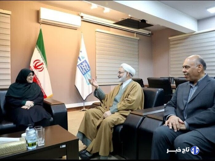 سخنگوی دولت به دیدار مادر شهید رییسی رفت