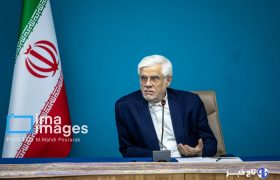 عارف: نمی‌توان قوانین سنتی را به فضای مجازی تسری داد