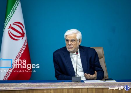 عارف: نمی‌توان قوانین سنتی را به فضای مجازی تسری داد