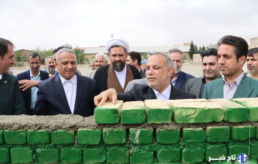 فرماندار بهارستان: ۱۲۰ مدرسه طی  سه سال ساخته می شود