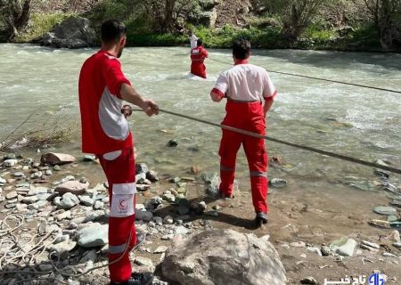 نجات ۲ نفر گرفتار در حاشیه رودخانه کرج