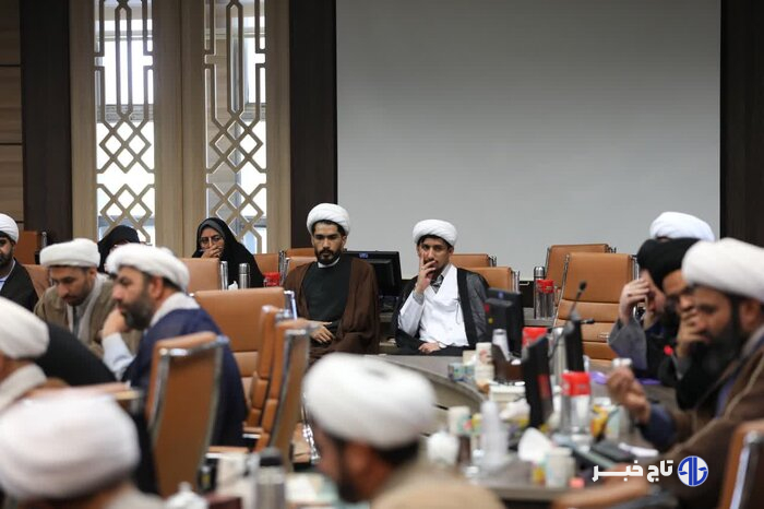 نقش روحانیون در تحقق شعار سال؛ از گفتمان‌سازی تا آموزش عمومی