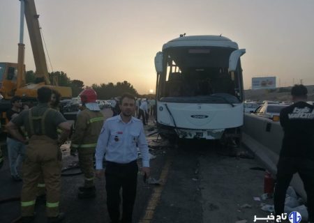واژگونی اتوبوس در آزاد راه کرج – تهران ۲ کشته و ۱۴ مصدوم داشت