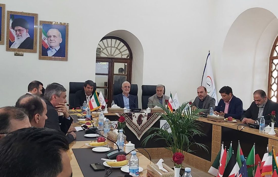 وزیر کشور:۷۰ هزار پروژه نیمه‌تمام در کشور داریم/ انتقاد از تملک ۵۱ کارخانه توسط بانک‌ها