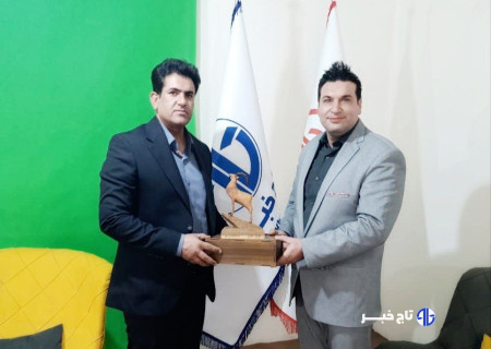 تجلیل مدیرکل محیط زیست لرستان از قائم‌ مقام انجمن خبرنگاری و روابط عمومی استان