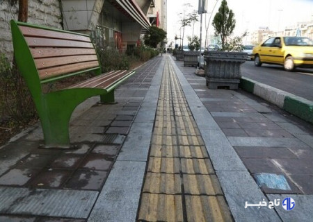 اجرای طرح جمع آوری میز و صندلی‌های صنوف از پیاده‌روهای تهران
