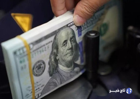 تجار و بازرگانان در حال ثبت سفارش خرید و فروش ارز هستند