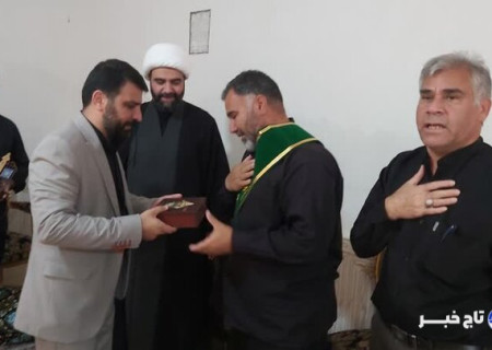 خادم و چایی ریز هیئت سینه‌زنی اباعبدالله الحسین (ع) خرم‌آباد تکریم شد