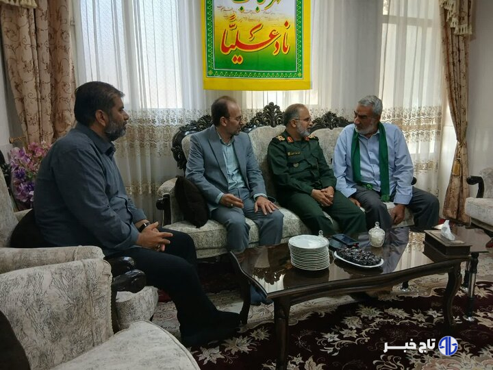 دیدار فرمانده سپاه قم با خانواده شهید شاخص سال ۱۴۰۴ استان قم