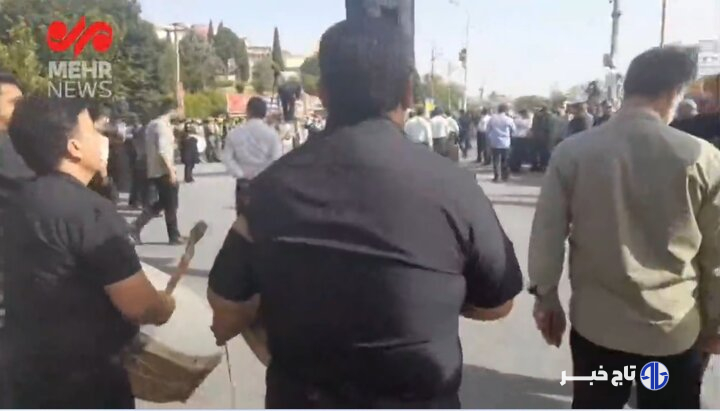 نوای غم‌انگیز «چمری» در مراسم تشییع پیکر شهدا در خرم‌آباد