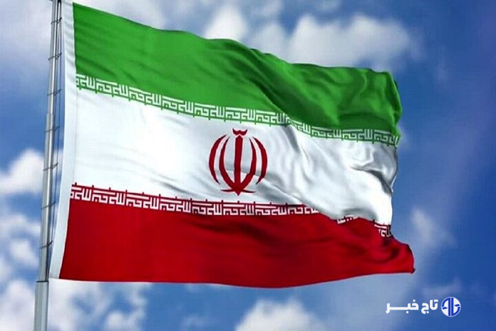 اهتزاز پرچم ایران بر فراز تندیس‌های منطقه ۶ تهران