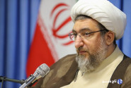 خدمت به مردم، غرور و تکبر انسان را کاهش می‌دهد