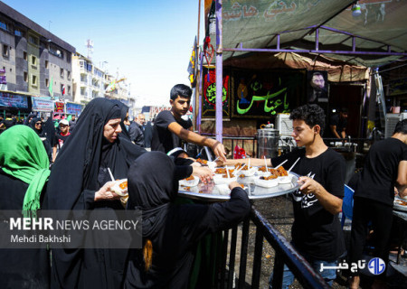 خدمت‌رسانی گسترده موکب حضرت معصومه(س) به زائران اربعین ۵۱ کشور