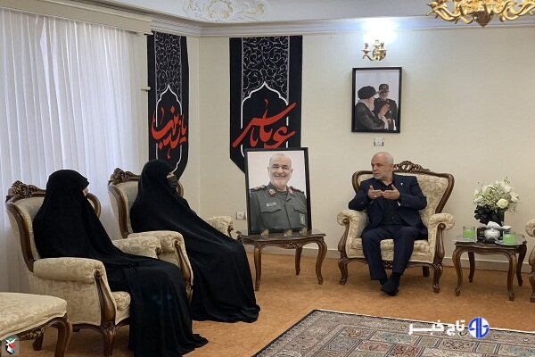 دیدار رئیس بنیاد شهید و امور ایثارگران با خانواده سردار شهید سلامی