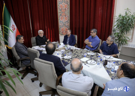 عارف: هیچ اختلافی میان میدان و دیپلماسی وجود ندارد