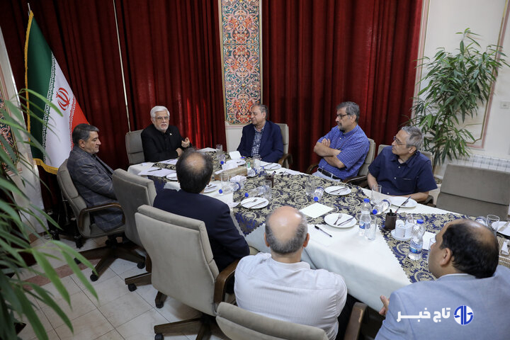 عارف: هیچ اختلافی میان میدان و دیپلماسی وجود ندارد