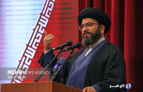 ملت ایران در برابر جبهه ظلم و استکبار جهانی مقاوم و استوار ایستاده است