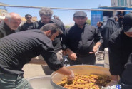 پخت و توزیع ۷۲ دیگ غذا در سنندج به یاد ۷۲ شهید کربلا