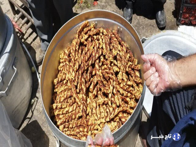 پخت و توزیع ۷۲ دیگ غذا در سنندج به یاد ۷۲ شهید کربلا