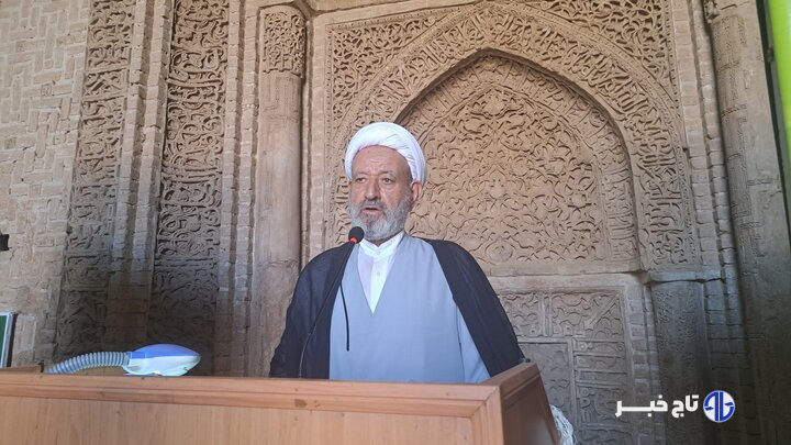 امام‌جمعه اردستان بر حمایت از مردم و حل مشکلات معیشتی تاکید کرد