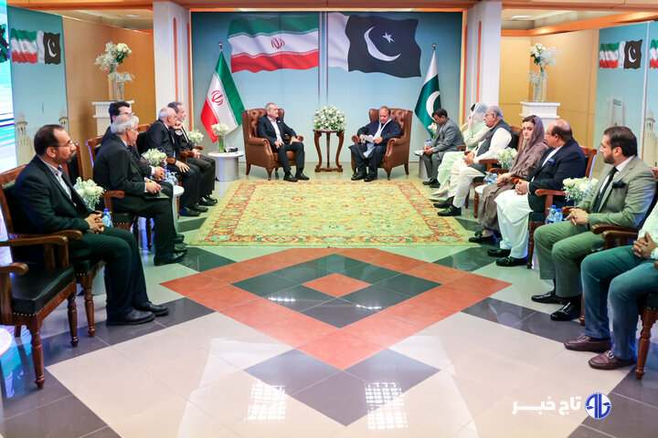 ایران و پاکستان ۱۲ تفاهمنامه همکاری امضا کردند