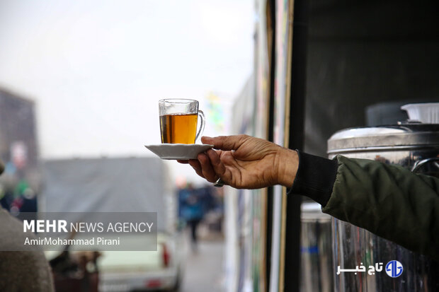 پذیرایی از زائران اربعین در موکب عاشقان اباعبدالله الحسین (ع) لرستان