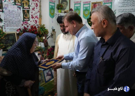 دیدار مسئولان با خانواده سید مرتضی حسینی‌زاده درگناوه