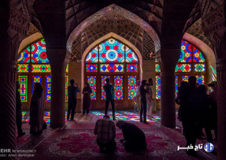 مسجد نصیرالملک شیراز؛ زمزمه‌هایی عارفانه در نغمه‌ زیبای نور و رنگ