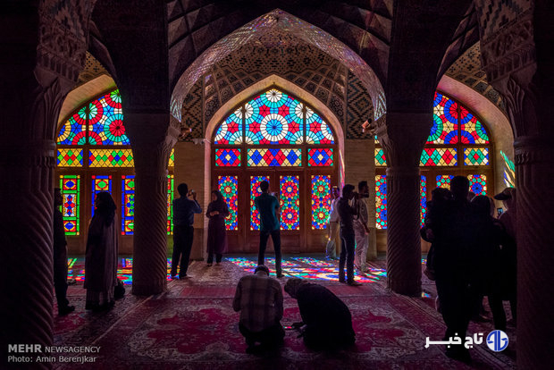 مسجد نصیرالملک شیراز؛ زمزمه‌هایی عارفانه در نغمه‌ زیبای نور و رنگ