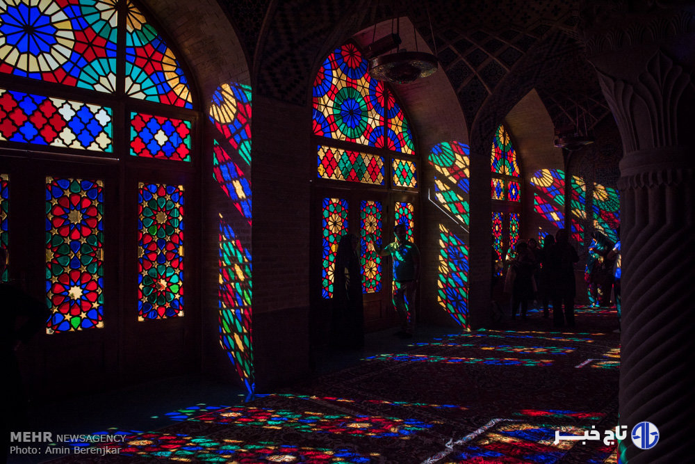 مسجد نصیرالملک شیراز؛ زمزمه‌هایی عارفانه در نغمه‌ زیبای نور و رنگ