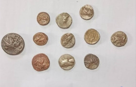 کشف ۱۱ سکه تاریخی در خرم‌آباد