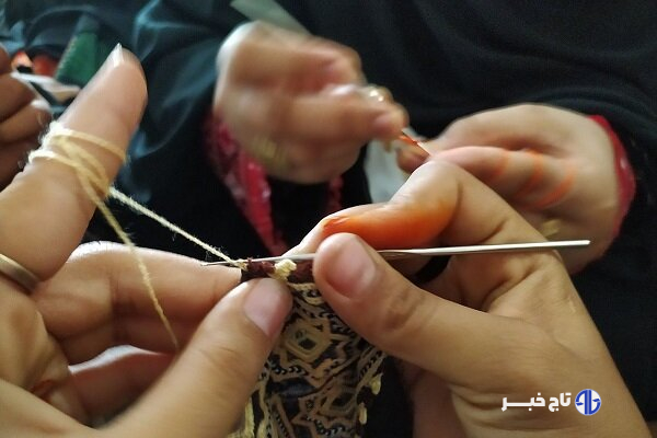 دوره‌ آموزشی توانمندسازی بانوان دلگانی در هنر «بافت کریشی» برگزار شد