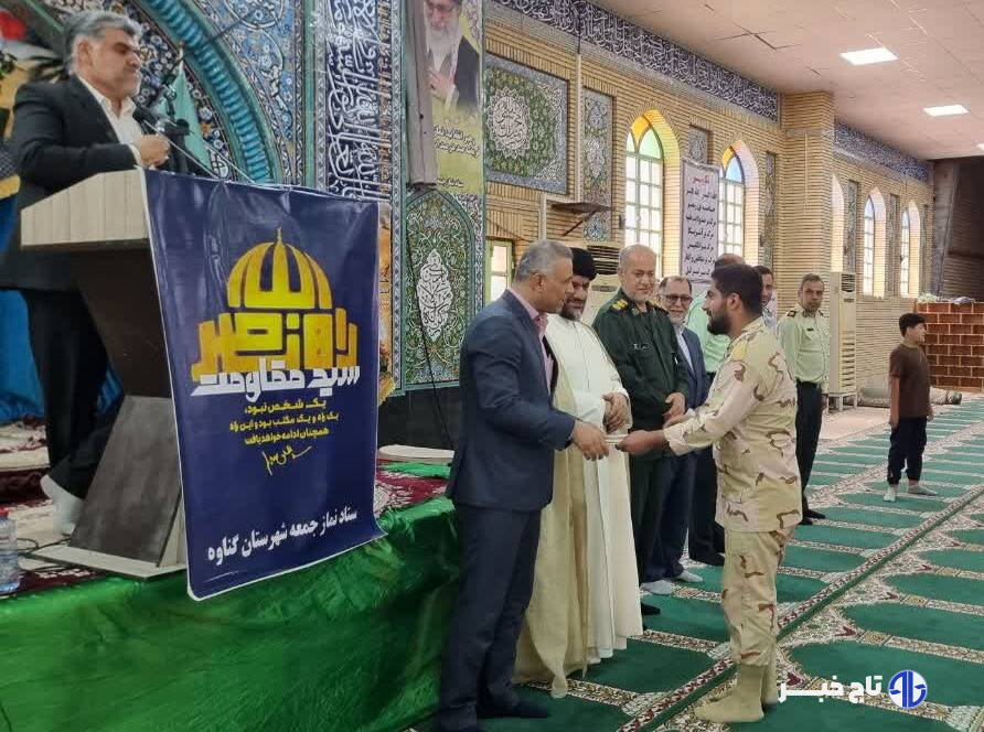 سربازان نمونه در گناوه تجلیل شدند