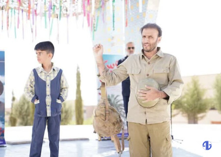 نمایش خیابانی «کارنامه» در خرم‌آباد اجرا شد