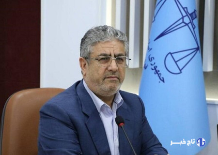 کسانی که می‌خواهند مسئولیت بگیرند باید از شهدا درس ایثار بگیرند