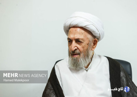 آیت الله نائینی نماینده یک امت در علم و عمل و مکتب‌ساز حوزه‌ها است