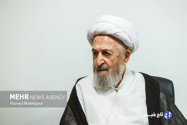 آیت الله نائینی نماینده یک امت در علم و عمل و مکتب‌ساز حوزه‌ها است