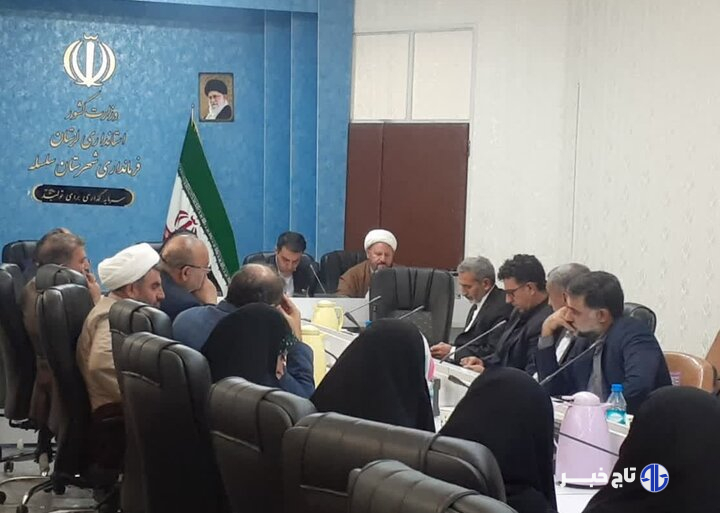دیدار جامعه قرآنی سلسله با فرماندار؛ تأکید بر توسعه فعالیت‌های فرهنگی