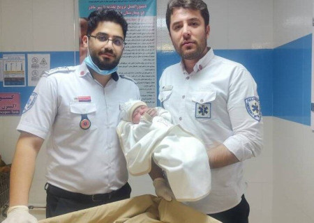 زایمان اضطراری نوزاد در آمبولانس اورژانس سقز