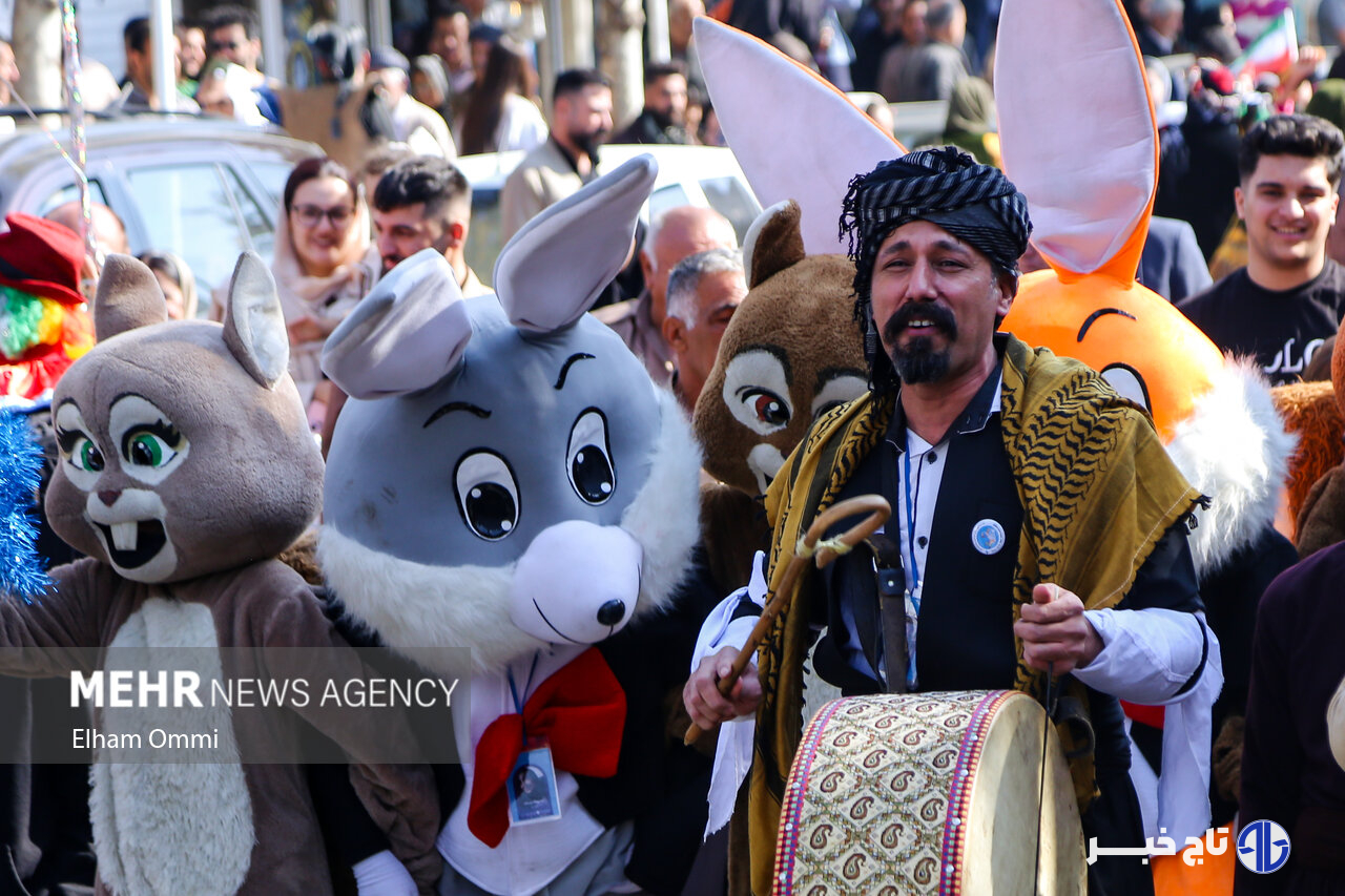شهر مریوان رنگ هنر گرفت؛ جشنواره تئاتر خیابانی از خیابان‌ها تا مدارس