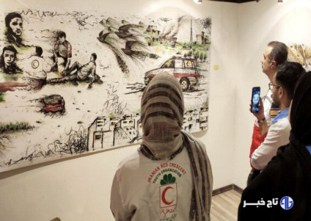 نمایشگاه دفاع ۱۲ روزه از نگاه نسل z در هلال احمر