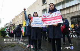 آغاز راهپیمایی ۱۳ آبان در قزوین با حضور مردم و دانشآموزان