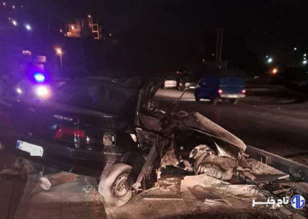 برخورد پژو ۴۰۵ با تیر چراغ برق دو نفر قربانی گرفت!