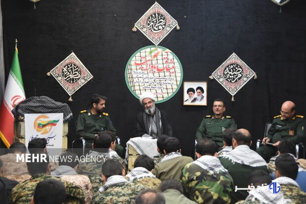 «بسیجیان» دانش مبارزه با دشمن و تسلط بر امور دفاعی را فرابگیرند