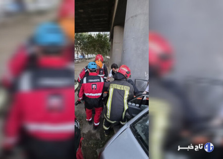 تصادف دو خودرو در مشهد ۳ مصدوم و یک محبوس بر جا گذاشت